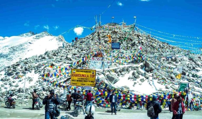 Why Kashmir Should Be Your Next Holiday Destination: A Complete Guide